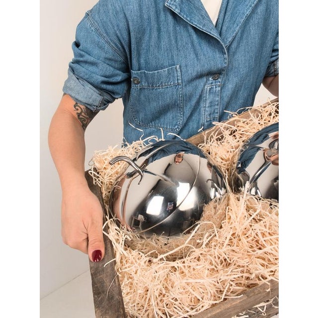 Unusual and playful object that will not go unnoticed in your home. It is a large-scale box, of which we have three...