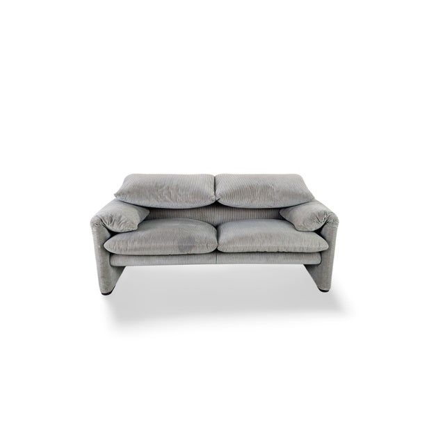 Cassina Maralunga Two-Seater Sofa by Vico Magistretti for Cassina For Sale - Image 4 of 11