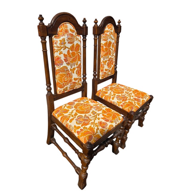 1970s Ethan Allen Jacobean Royal Charter Oak Dining Room Side Chairs Gothic Pair For Sale In Philadelphia - Image 6 of 17