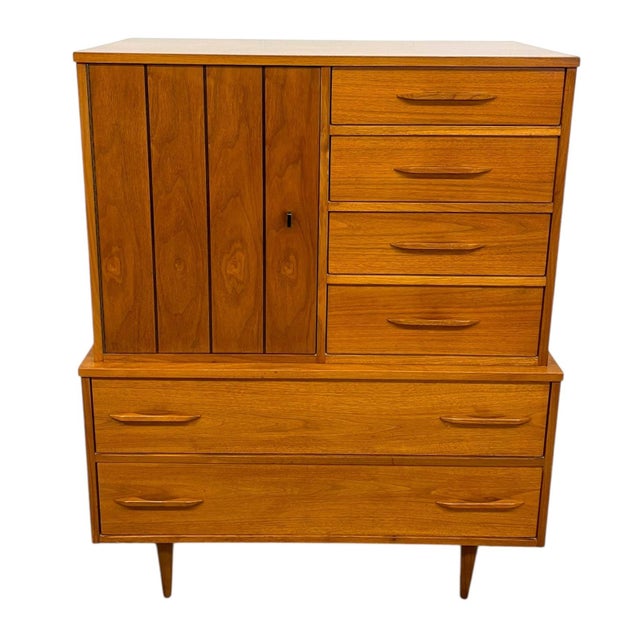 Vintage Mid Century Modern Gentleman's Chest Highboy Dresser With Cabinet and Sculpted Pulls. For Sale In Seattle - Image 6 of 12