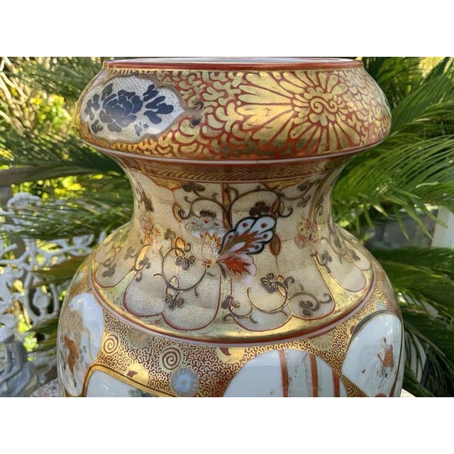 Large Meiji Japanese Gilt Porcelain Samurai Vase with Stand, 1880 For Sale - Image 15 of 18
