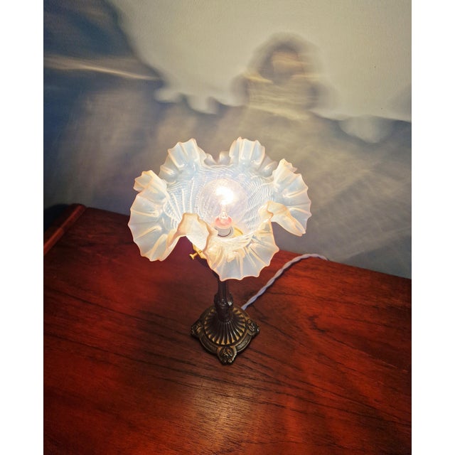 Table Lamp in Gilt Bronze and Opalescent Glass, Early 20th Century For Sale - Image 11 of 18