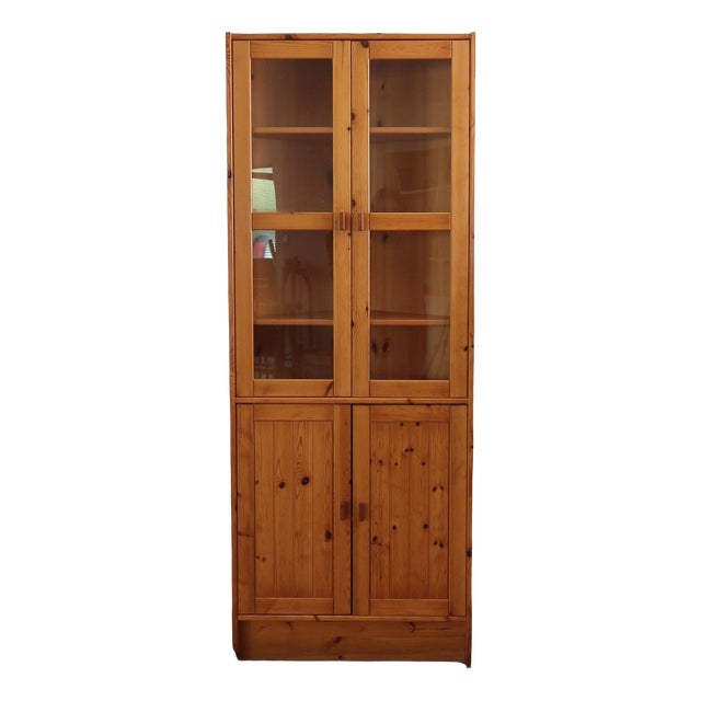 French Pine Glazed Bookcase in the style of Maison Regain, 1980s For Sale