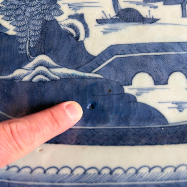 Early 19th Century A Fine Antique Chinese Export Porcelain Canton Platter, Circa 1830’s For Sale - Image 5 of 12