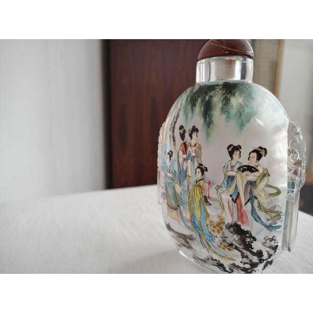 Transparent Large Vintage Chinese Inside-Painted Glass Snuff Bottle – "Twelve Golden Hairpins" by Wu Guochen For Sale - Image 8 of 8