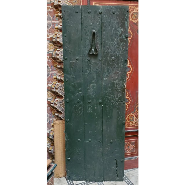 Wood 1960s Green Mok Moroccan Door with Hand Knocker For Sale - Image 7 of 7