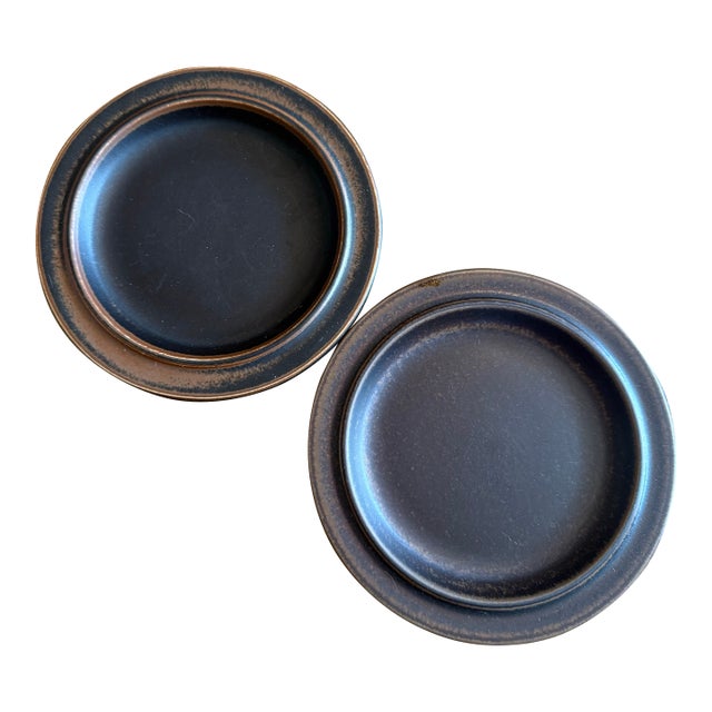 Set of 2 Arabia of Finland Ruska Cake/ Bread Plates Stoneware by Ulla Proscope, 1970s For Sale