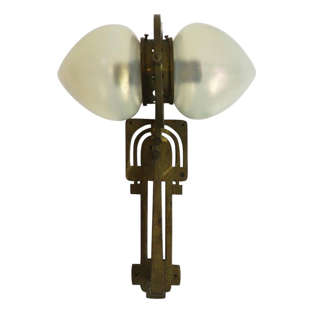 1930s Art Deco Wall Lamp made in Opaline Glass and Solid Brass For Sale