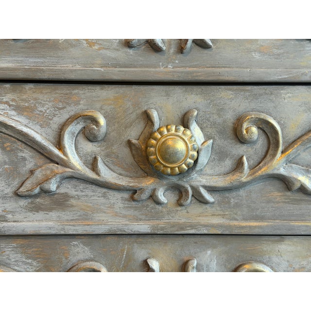 Vintage French Provincial 12-Drawer Serpentine Dresser • 73” Long • Hand-Carved Details • Taupe, Ivory & Antique Gold For Sale - Image 9 of 14