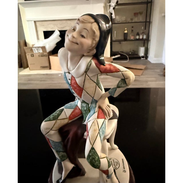 Art Deco Rare Giuseppe Armani 1994 Capodimonte Harlequin Jester Clown Figurine ~ 11.5" H For Sale - Image 3 of 12