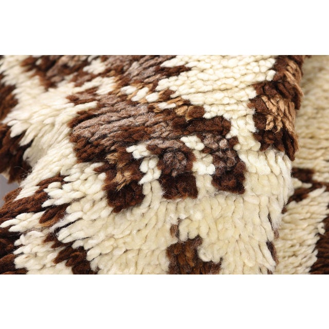 Vintage Azilal Moroccan Rug, 02'04 X 06'08 For Sale In Dallas - Image 6 of 10