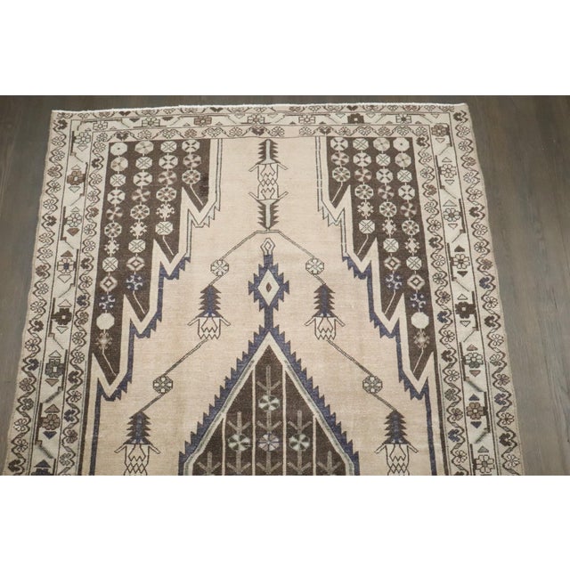 Mazlagan Malayer Neutral Accent Rug For Sale In New York - Image 6 of 7