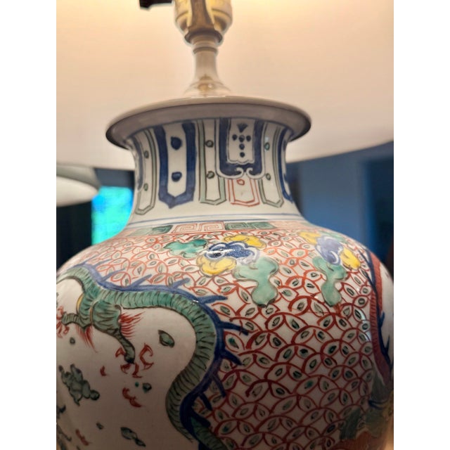 Late 20th Century Vintage Chinoiserie Asian Porcelain Dragon Table Lamp With Pleated Shade – 28” For Sale - Image 5 of 7