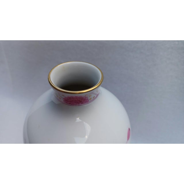 Red Vintage Porcelain Vase Indian Painting in Purple from Meissen, 1980 For Sale - Image 8 of 12