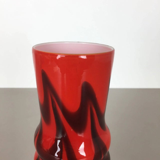 1970s Vintage Opaline Florence Vase from Carlo Moretti, Italy, 1970s For Sale - Image 5 of 10