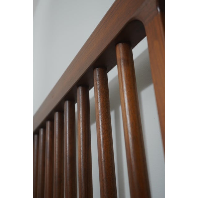 Stickley Walnut Grove Queen Size Spindle Bed For Sale - Image 11 of 15
