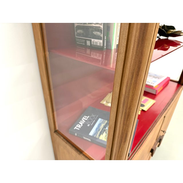 Brazilian Modernist Bookcase in Red Lacquered Wood, 1950s For Sale - Image 11 of 18