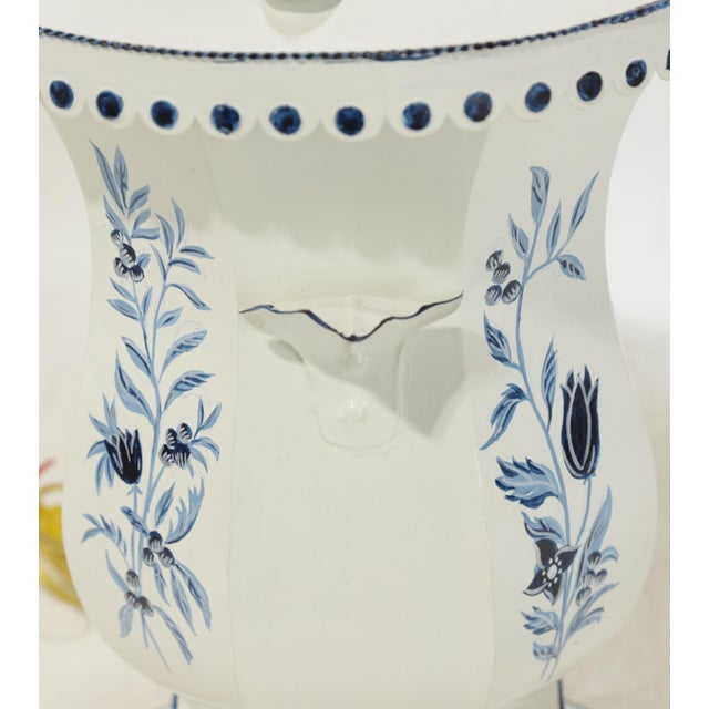 A Pair of Vintage 1980s Hand-Painted Blue and White Toleware Table Lamps - For Sale In New York - Image 6 of 12