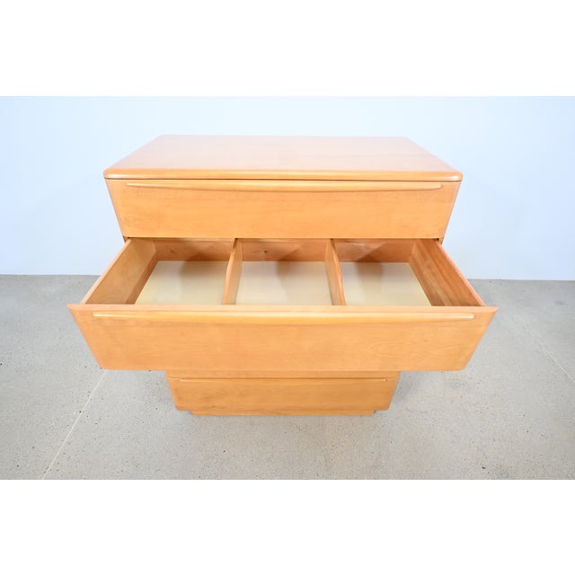 Brown Heywood-Wakefield Mid-Century Modern Sculpted Birch 5-Drawer Highboy Dresser | Newly Refinished For Sale - Image 8 of 15