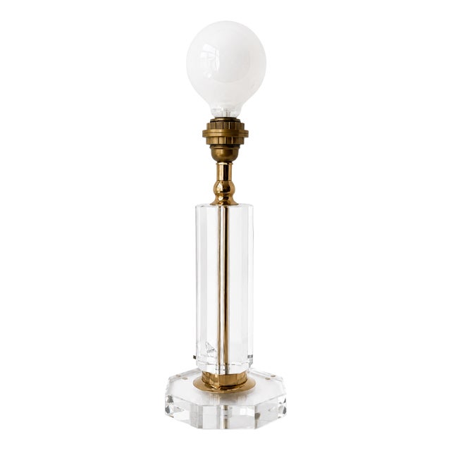 Hollywood Regency Faceted Acrylic Crystal and Brass Table Lamp by Decco Accessories, 1970s For Sale