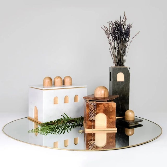 The Qua set is a collection of three containers that are born by placing the artisan processing of the wood and that of...