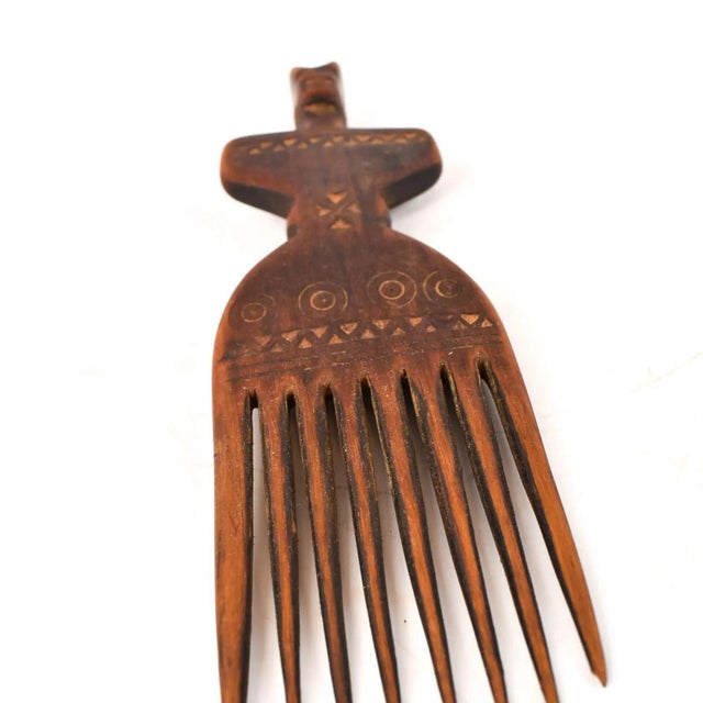 Early 20th Century Nyamwezi Mwana Hiti Figural Comb Tanzania For Sale - Image 4 of 7