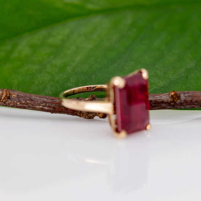 Estate 13.9Ct Madagascar Ruby Ring: Solid 10k Gold – Emerald Cut, Size 6.75 For Sale - Image 10 of 10