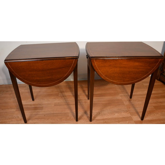 1920 Pair of English Hepplewhite Mahogany & Satinwood Inlay Pembroke Side Tables / End Tables For Sale - Image 15 of 18