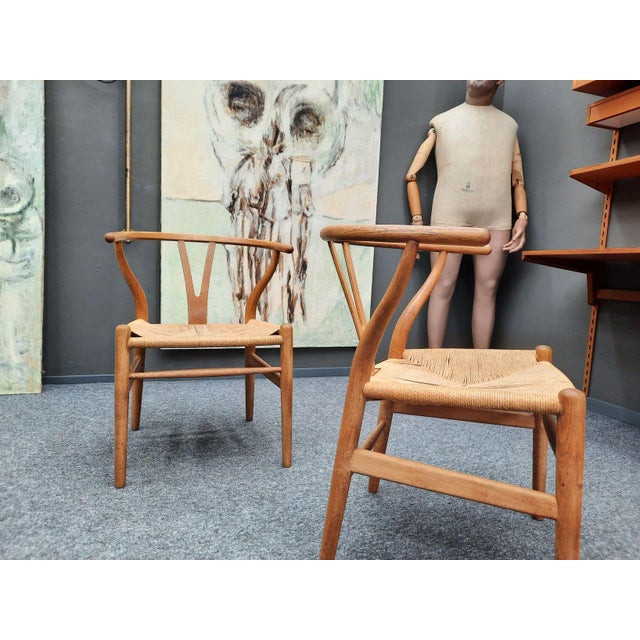 Brown Wishbone Chairs by Hans Wegner for Carl Hansen & Son, 1960s, Set of 2 For Sale - Image 8 of 16