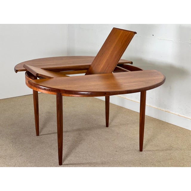 Victor Wilkins Round Extendable Dining Table from G-Plan, 1960 For Sale - Image 4 of 13