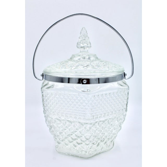 A stunning Vintage Italian Crystal Biscuit Jar or Ice Bucket, circa 1950s. A lovely pattern and obelisk-shaped finial...