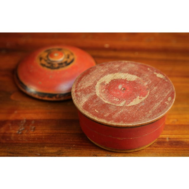 Wood Vintage Indian Tika Spice Lacquer Wooden Box in Red & Black Patina For Sale - Image 7 of 9