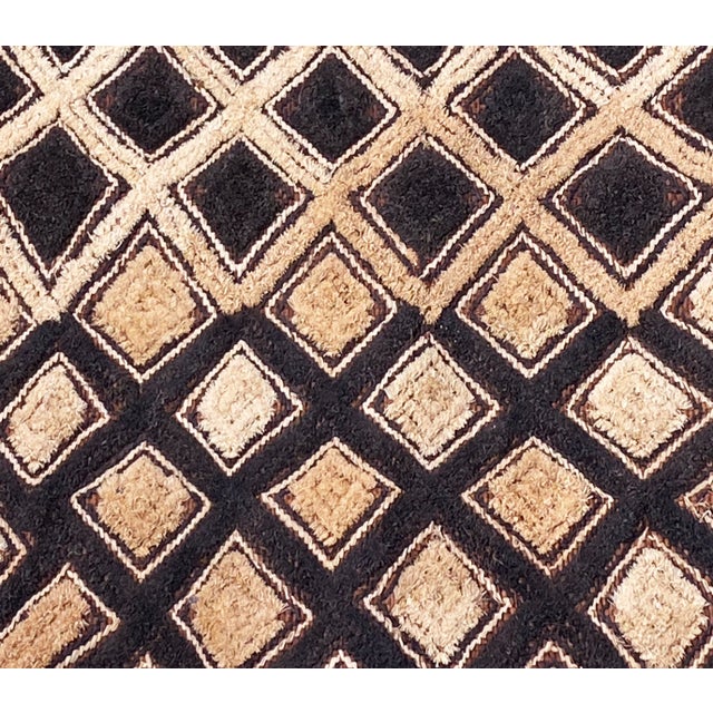 Superb Vintage African Kuba Kasai Velvet Raffia Textile Zaire 22 "By 23.5" For Sale - Image 9 of 10
