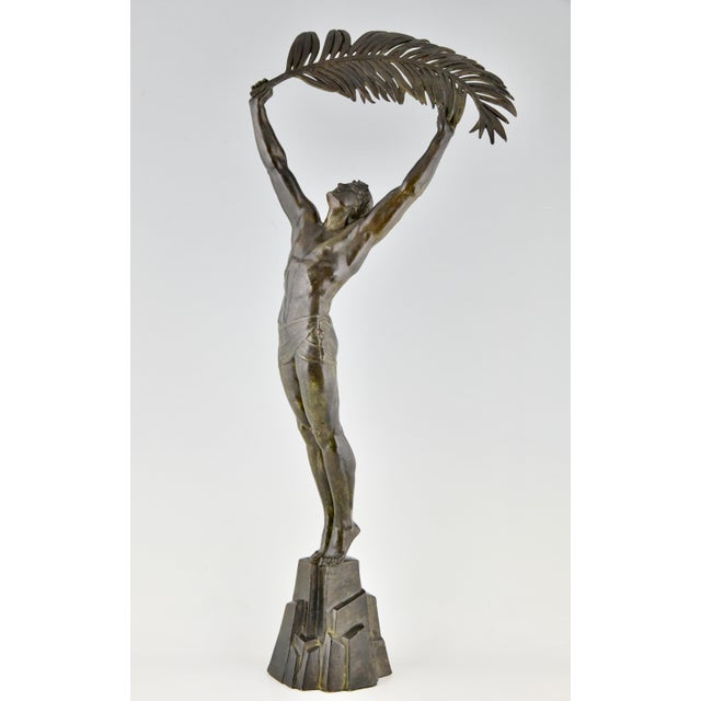 Victory Art Deco Bronze Athlete by Pierre Le Faguays – Susse Frères Paris This exceptional Art Deco bronze sculpture...