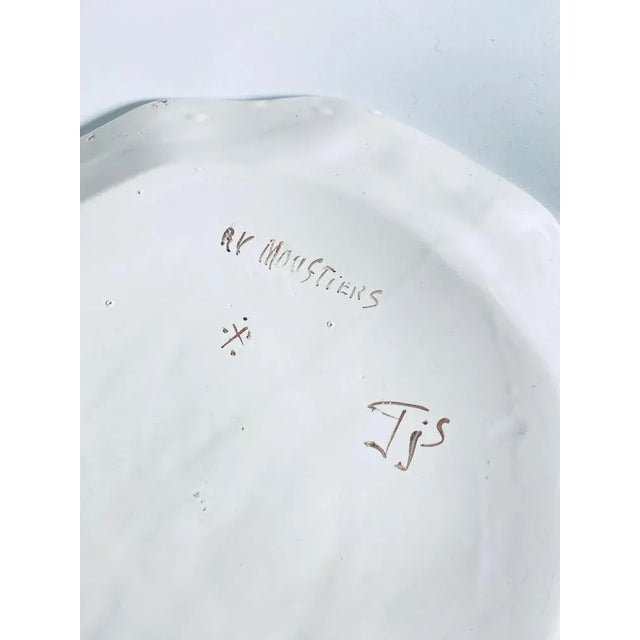 19th Century Faience Dish attributed to Moustier with Birds & Flowers, France For Sale - Image 7 of 10