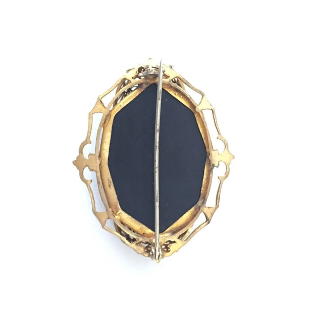 Victorian Late Victorian Italian Micro-Mosaic on Black Onyx Brooch For Sale - Image 3 of 4