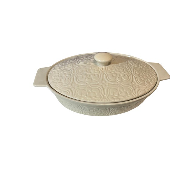 Blue Harbor Collection Cream Embossed Floral 2.5-Quart Oval Covered Casserole Dish For Sale - Image 10 of 11