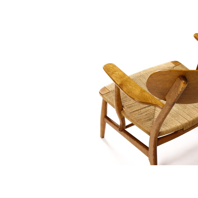 1960s Danish Modern / Mid Century Oak Lounge / Armchair – Attributed to Hans Wegner for Carl Hansen — Model Ch22 For Sale - Image 11 of 12