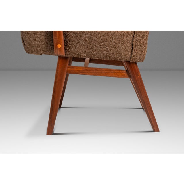 Rare Restored Mid-Century Modern Model C-108 Armchair in Walnut & Brown Bouclé Attributed to Jens Risom for Jens Risom Design, Usa, C. 1950s For Sale - Image 9 of 17