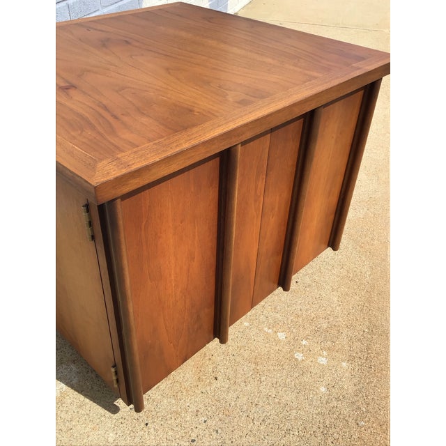 1960s Mid-Century Modern Walnut Square Side Table by Lane Furniture, 1965 For Sale - Image 5 of 12