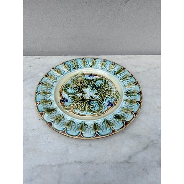 French Green Majolica Acanthus Leaves Plate, circa 1880.