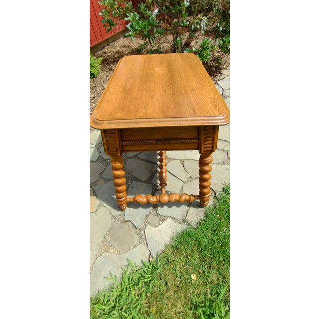 American Early 20th Century Barley Twist Turned Leg Oak Side Table - Mid-19th Century - Arts & Crafts For Sale - Image 3 of 6