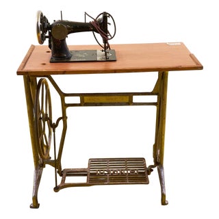 Vintage Sewing Machine from Singer For Sale