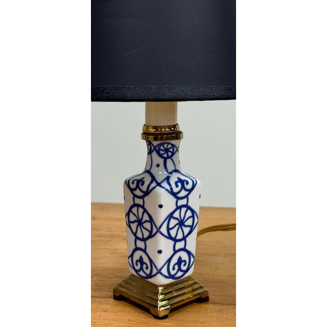 Chinoiserie Vintage Chinoiserie Style Porcelain Boudoir Lamp For Sale - Image 3 of 6