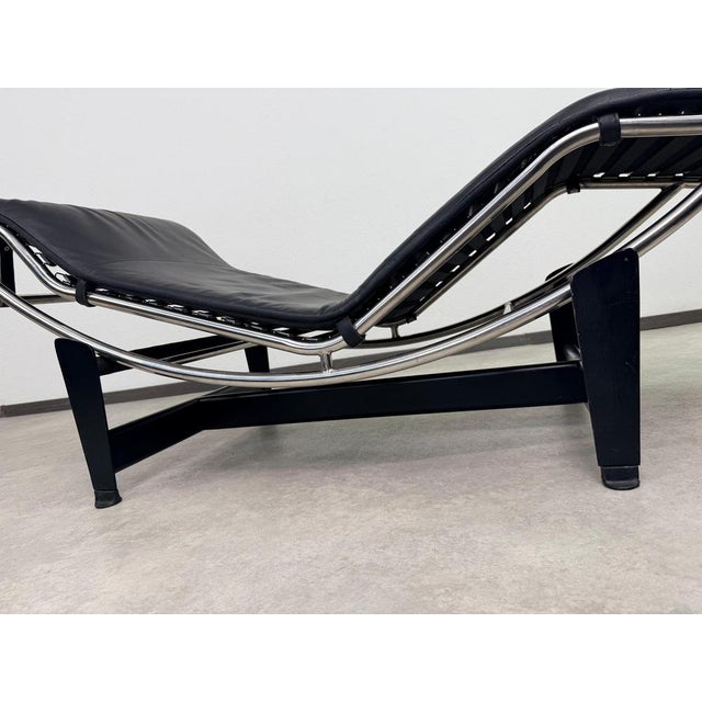Black Vintage LC4 Chaise Lounge in Black Leather by Le Corbusier, 1970s For Sale - Image 8 of 13