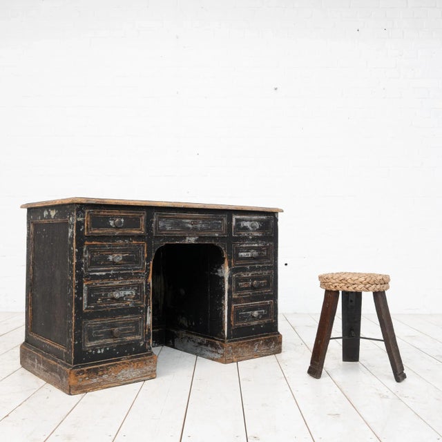 Watchmaker's desk, early 20th century Nine drawers, including one with a key. Original patina. Good condition.