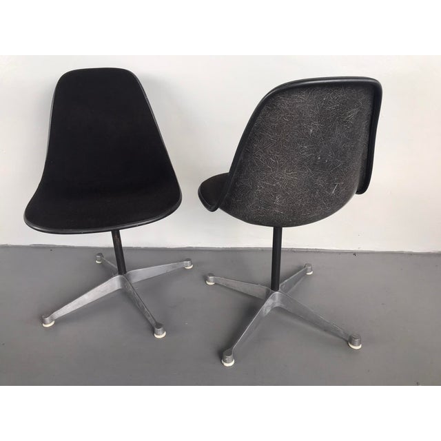 Modern Pair of Herman Miller Eames Swivel Base Office Chairs in Black Fabric, Dated 1983 For Sale - Image 3 of 13
