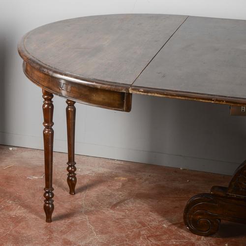 Wood Extendable Table in Wood For Sale - Image 7 of 9