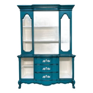 1970s Turquoise French Provincial Bassett Hutch With Open Display For Sale