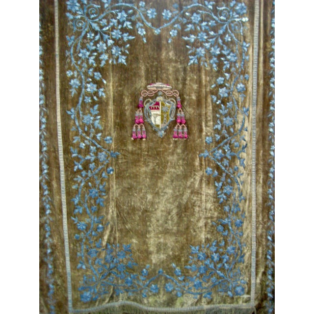 This extraordinaire coat of arm wall hanging is a piece from the late 1700 to 1800 hundreds come from a castel in south of...